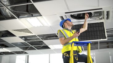 JÁ PROGRAMOU A MANUTENÇÃO PREVENTIVA DE AR CONDICIONADO? JÁ PROGRAMOU A MANUTENÇÃO PREVENTIVA DE AR CONDICIONADO?
